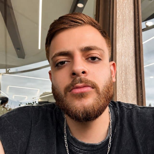 Mahdi Moosavi, fullstack developer based in Lisbon